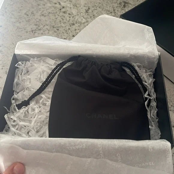 Chanel empty box 9x9x3 and dust bag - Picture 2 of 6